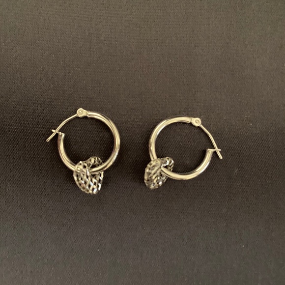 Silver heart earrings - Picture 2 of 3